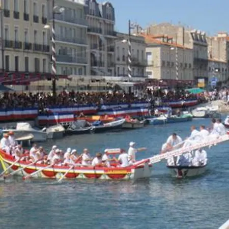 Charmant studio cabine à Sète avec parking, accès plage, pour 4 personnes - FR-1-472-152 Appartement *